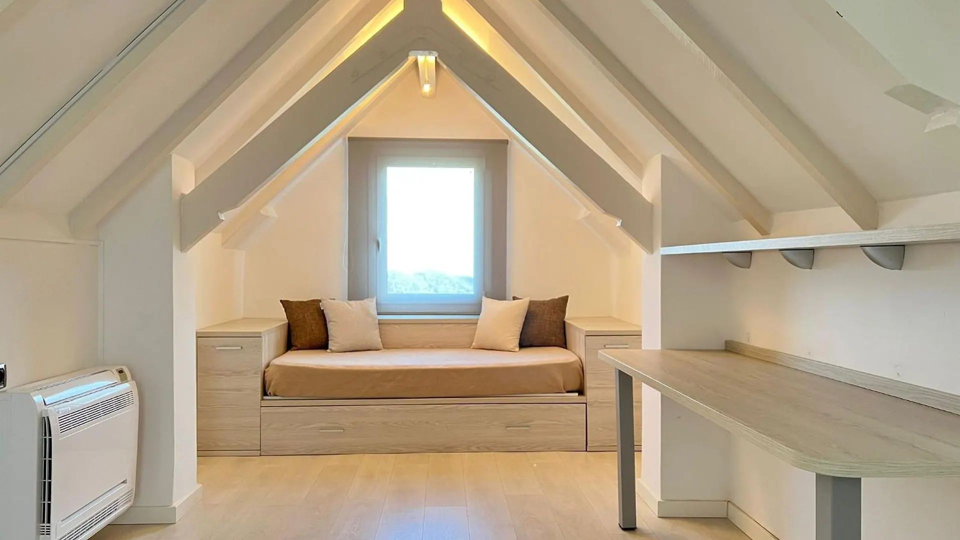 Hotel Aya House Barcelona 0*, La Floresta Pearson Španělsko