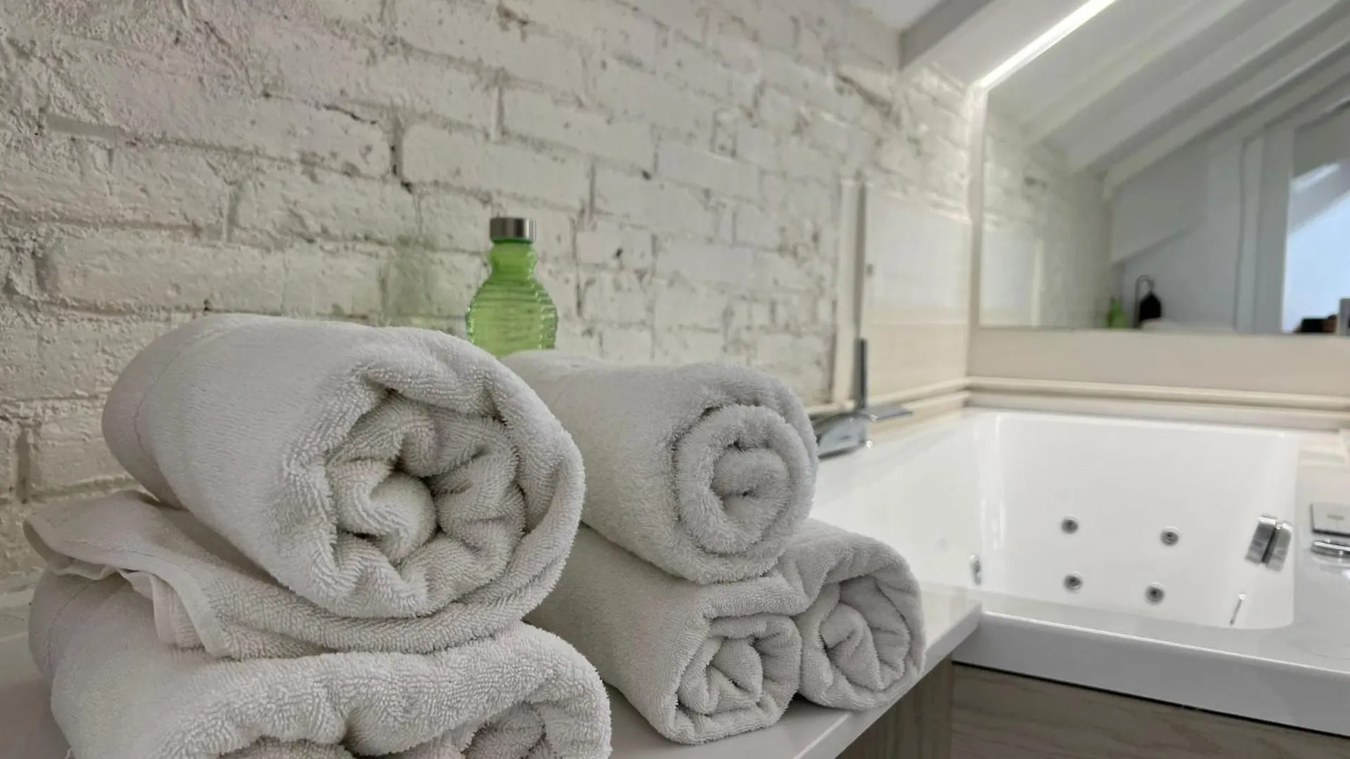 Aya House Hotel Barcelona Resort La Floresta Pearson