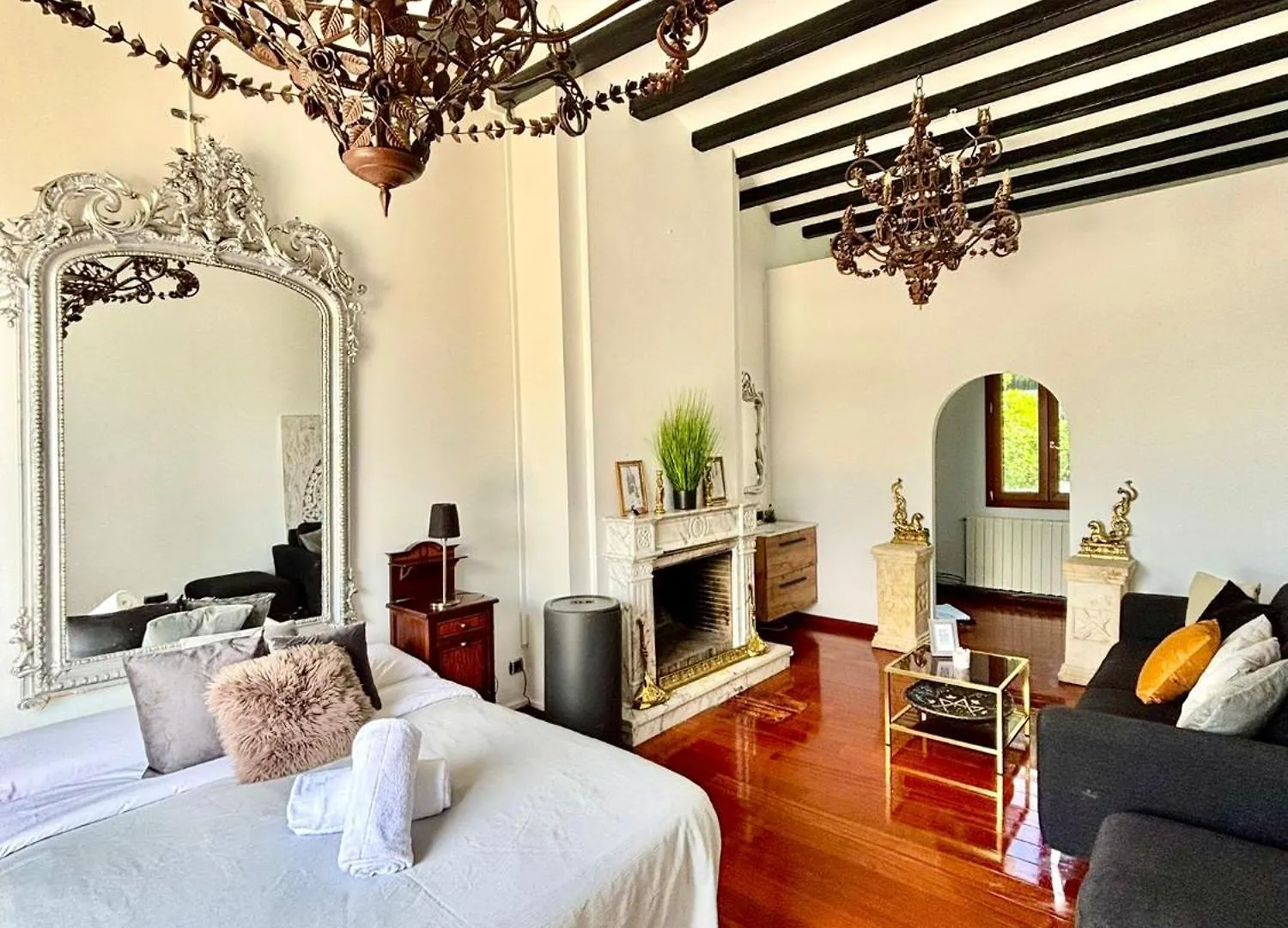 Aya House Hotel La Floresta Pearson 0*,
